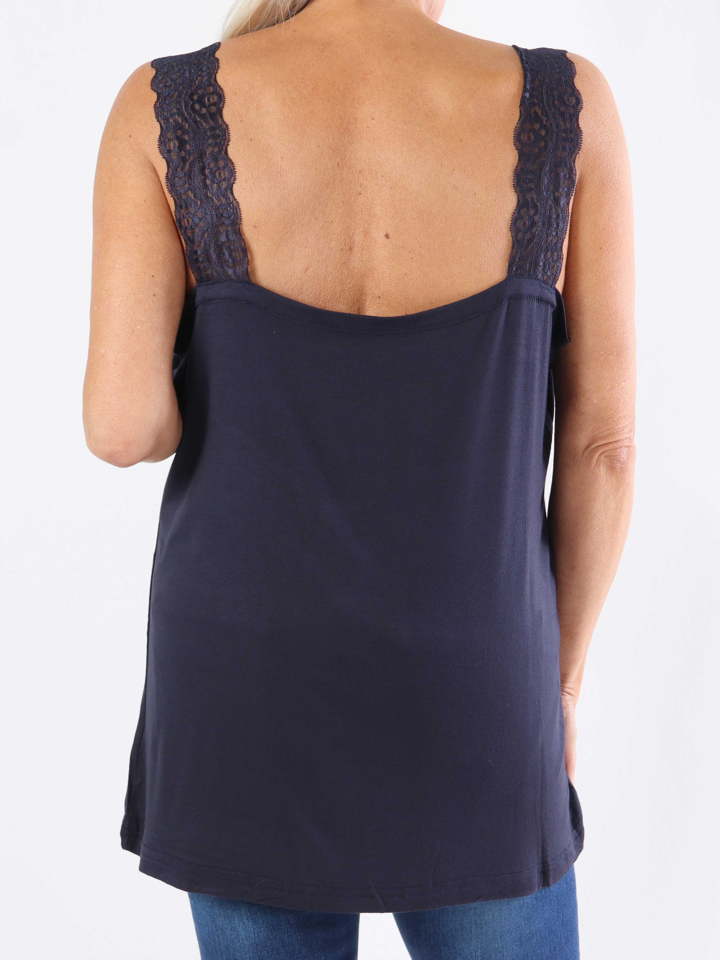 Florina - Basis plus size top i viskose med blondestropper